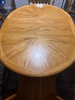 Beautiful Solid Oak Kitchen/Dining Table + 4 Chairs