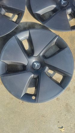 Tesla Model 3 hubcaps