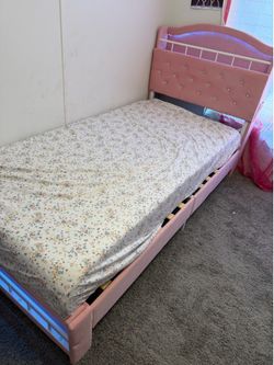 Pink twin Beds