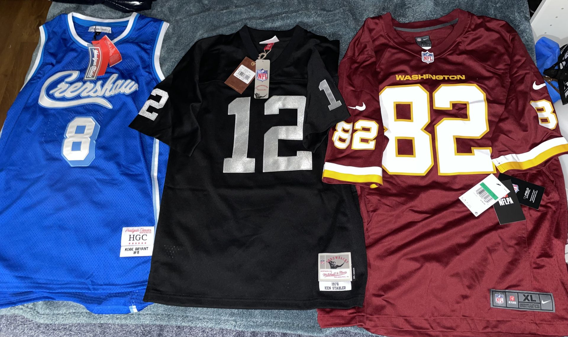 Jerseys Crenshaw, Raiders & Commanders