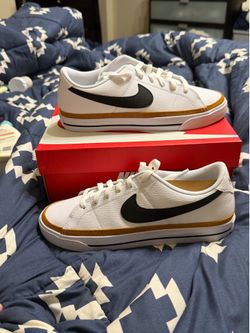 NEW Nike shoes