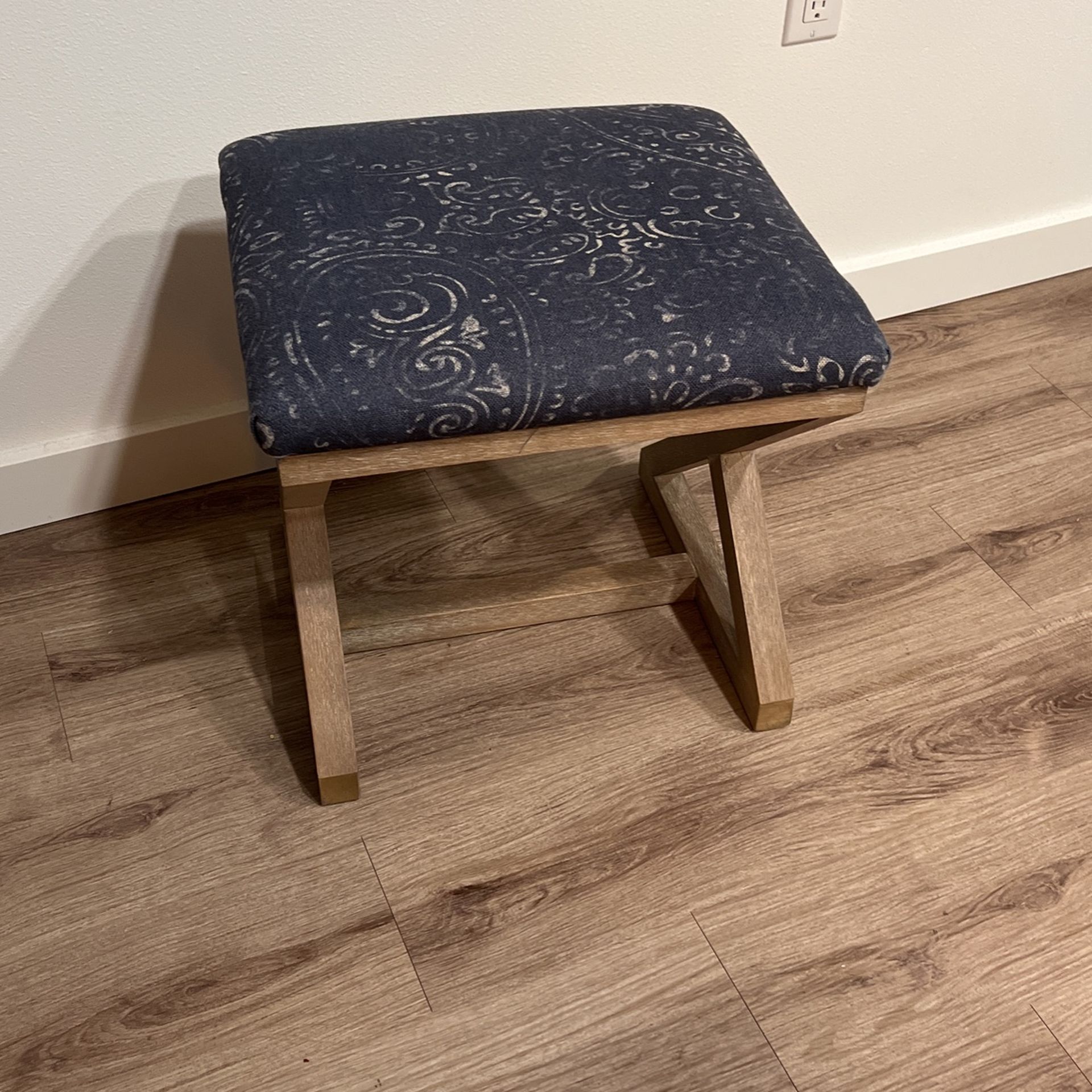 Ottoman Tommy Hilfiger for Sale in Seattle, WA OfferUp