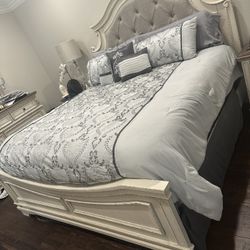 Queen Size Modern Antique Bed Frame 