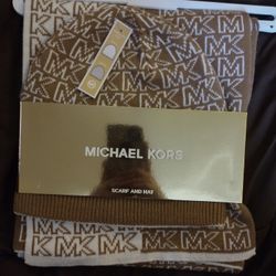 Michael Kors Beanie And Scarf Set