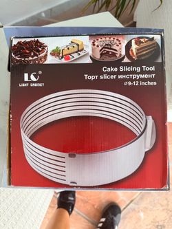 Light Cabinet Adjustable Cake Slicing Tool