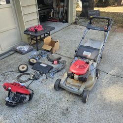 Honda HR215 Self-propelled Lawn Mower With Extra Parts