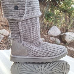 Luxurious Womens UGG Australia Cardy Gray Knit S/N 5819 Knit Boots US-10 