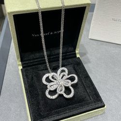 Van Cleef & Arpels double-layer flower necklace/brooch dual-purpose model, (chain sterling silver) breaks the classic of the four-leaf clover