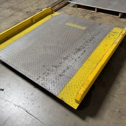FORKLIFT DOCK BOARD
