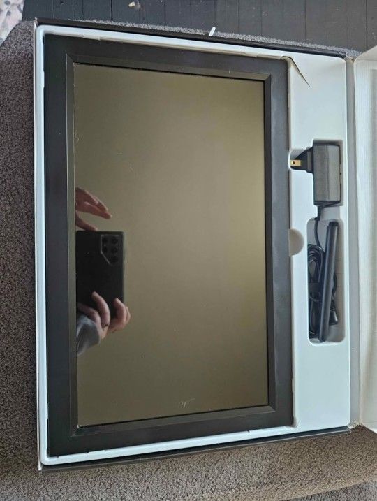 15.6" digital picture frame