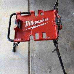 MILWAUKEE Portable Leveling Tripod Chain Vise Stand