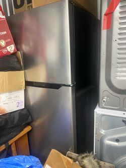 INSIGNIA REFRIGERATOR