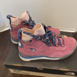 The North Face Womens Boots Back to Berkeley III sport waterproof brand new size 7