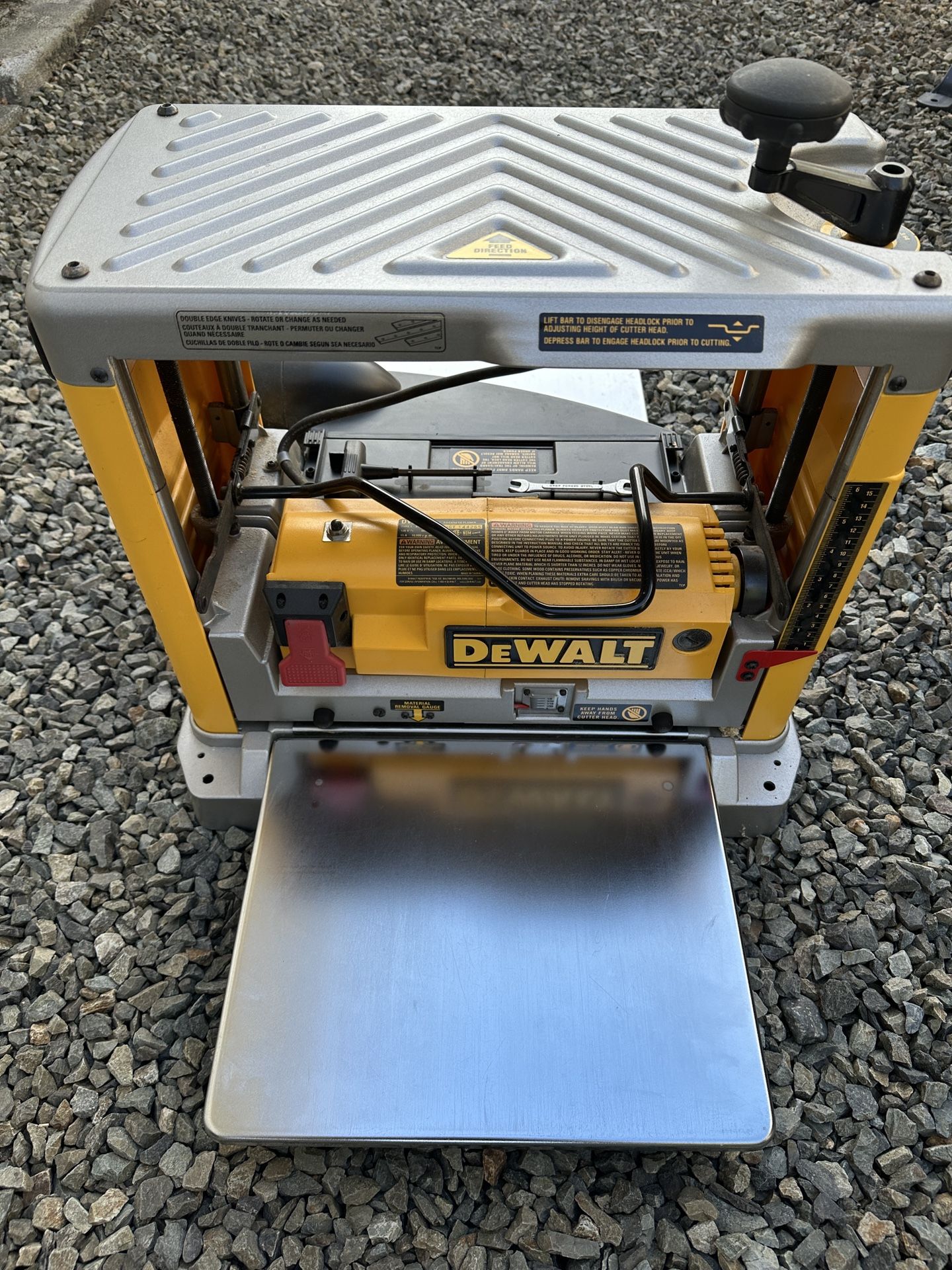DEWALT Benchtop Planer, 15-Amp, 12-1/2-Inch, 3-Knife Cutter, 20,000 RP