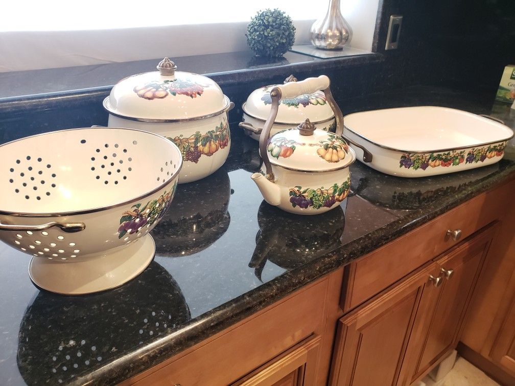 Vitroceramic cookware set