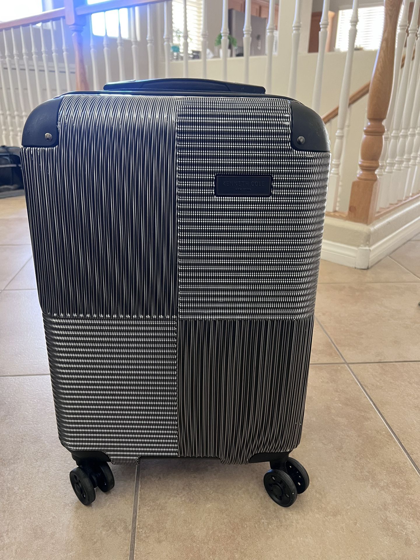 Hard Shell Suitcase Michael Kors Black Silver
