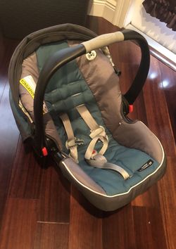Graco snugride click connect 35 car seat 