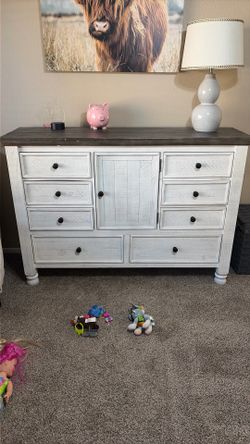 Dresser 