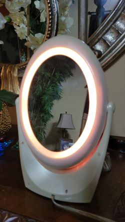 CONAIR MAKE UP LIGHT MIRROR $14