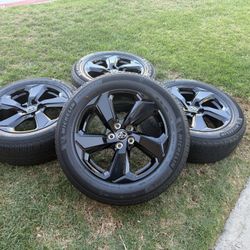 Toyota RAV4 Wheels And Tires 225/60R18 $1350 Firm Price 