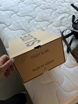 Yeezy Slide (1)