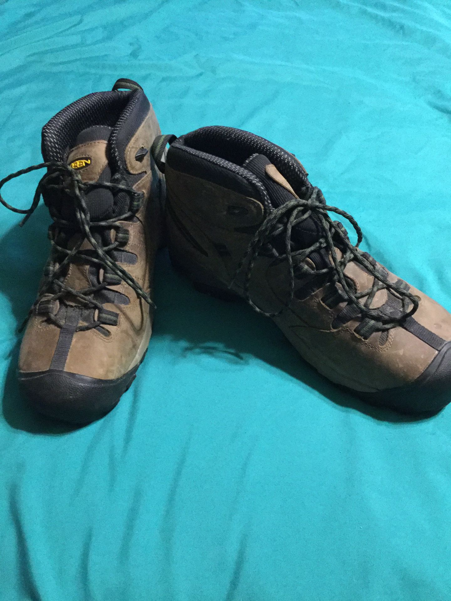 Men’s size 12 wide steel toe work boots