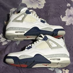 Air Jordan 4 Midnight Navy