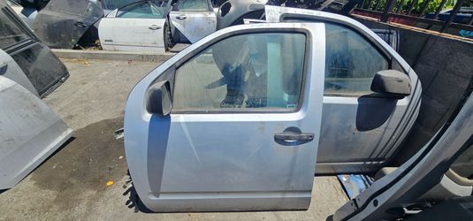2016 Nissan Frontier driver side door