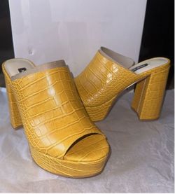 Nine West Yellow Platform Heels women’s size 6M