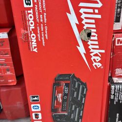 Milwaukee Pack out Radio And Charger 