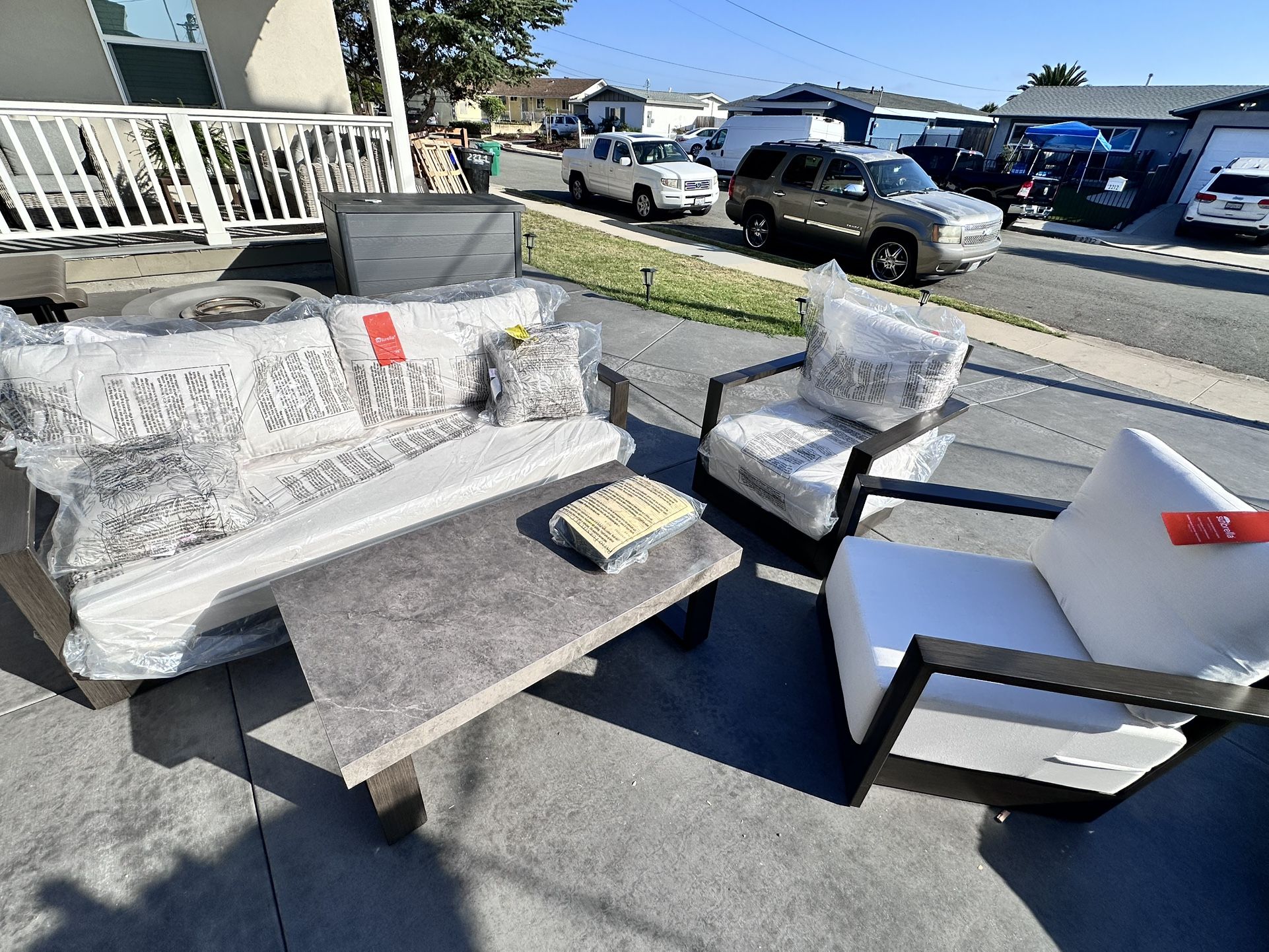 NEW in Open Box 4pc Agio Bentley Sunbrella Patio Set from Costco