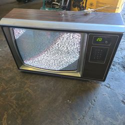 Vintage Zenith Chromatic 19" CRT TV Faux Woodgrain Retro Gaming Z1926W