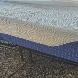 California King Bed Memory Foam Mattress With Split Metal Platform Frame