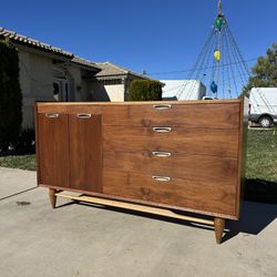 Mid- Century Modern Broyhill Buffet