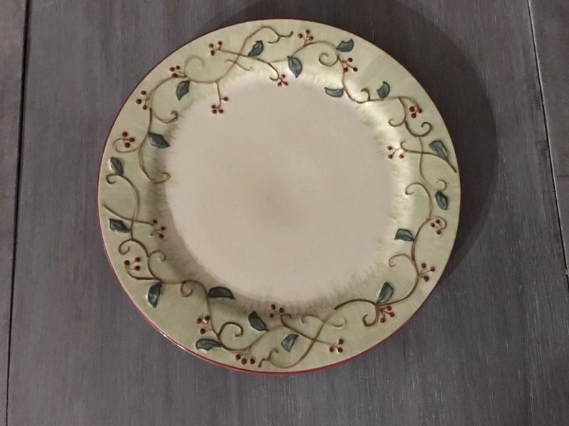 Pfaltzgraff Pepperberry Holiday Dishes