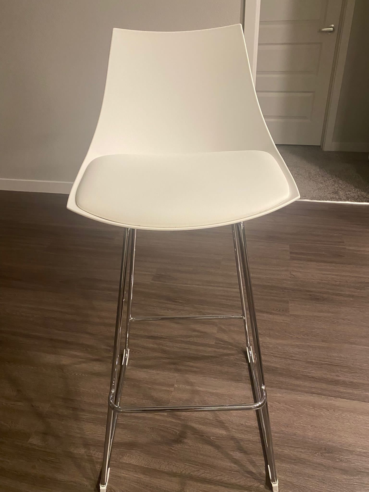High Chairs 4 White Like New