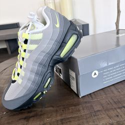 Size 9.5w/8M Nike Air Max 95 OG Big Bubble Neon (2026) (Women's)