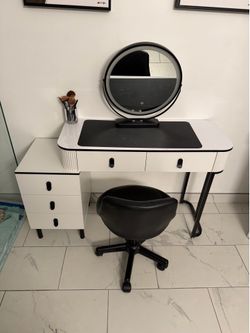 Makeup vanity