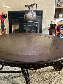 Round coffee table