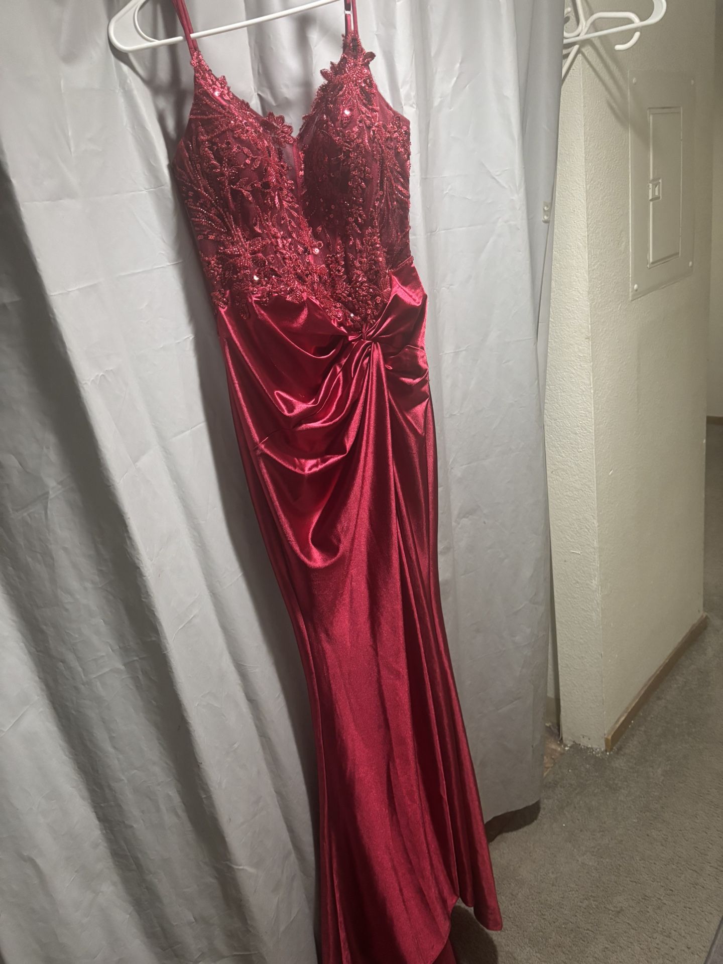 beautiful burgundy prom dress 