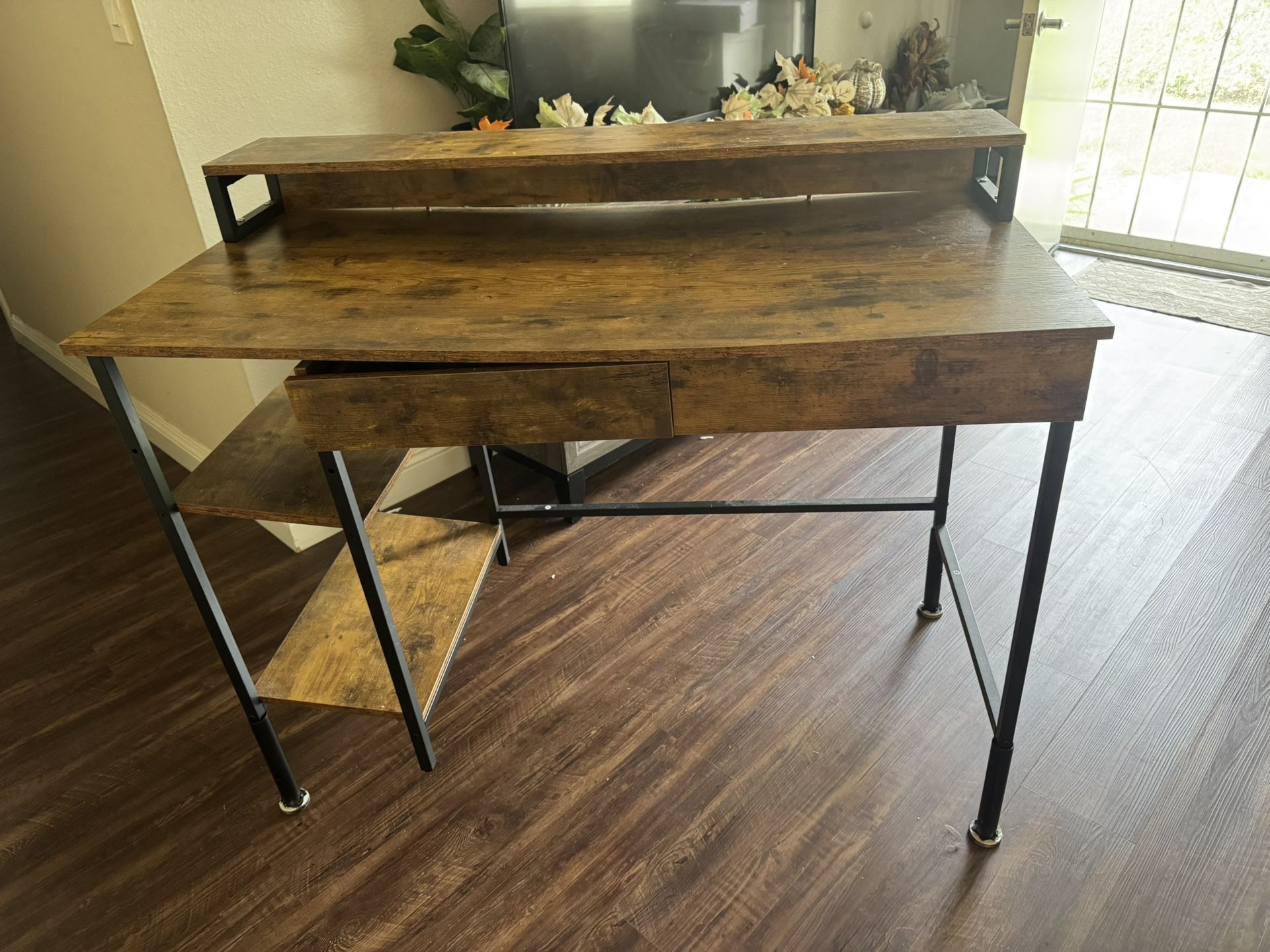FREE DESK - Needs Repair