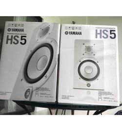 Yamaha HS5 Powered Studio Monitor/Speaker