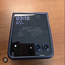 Motorola Razr 2024 256 GB  ($200 OBO)