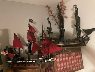 Disney Pirates of the Caribbean Brick Built Pirate Ships