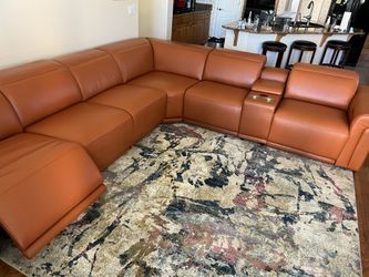 New 7 PC / 3 PWR Reclining Sectional. Genuine Italian Leather. 123x128x39H. Free Delivery!