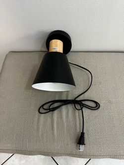 New black wall lamp whit 💡, plug 🔌 in wall ( only one )