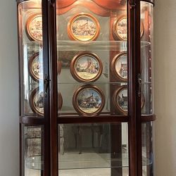 Beautiful Pulaski Curio Cabinet with Light