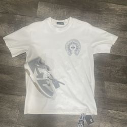 White& grey chrome heart shirt sz M offwhite/sz 11 