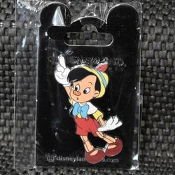 Disney Pinocchio Pointing Up Paris Pin