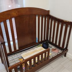 ** COMPLETE TODDLER BED **